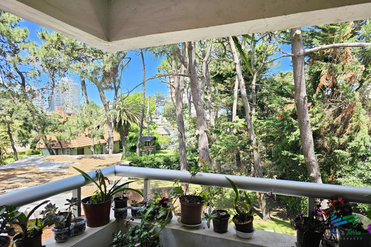 Apartamento ID.5002 - En venta 2 Dormitorios con garaje en Aidy Grill, Punta del Este