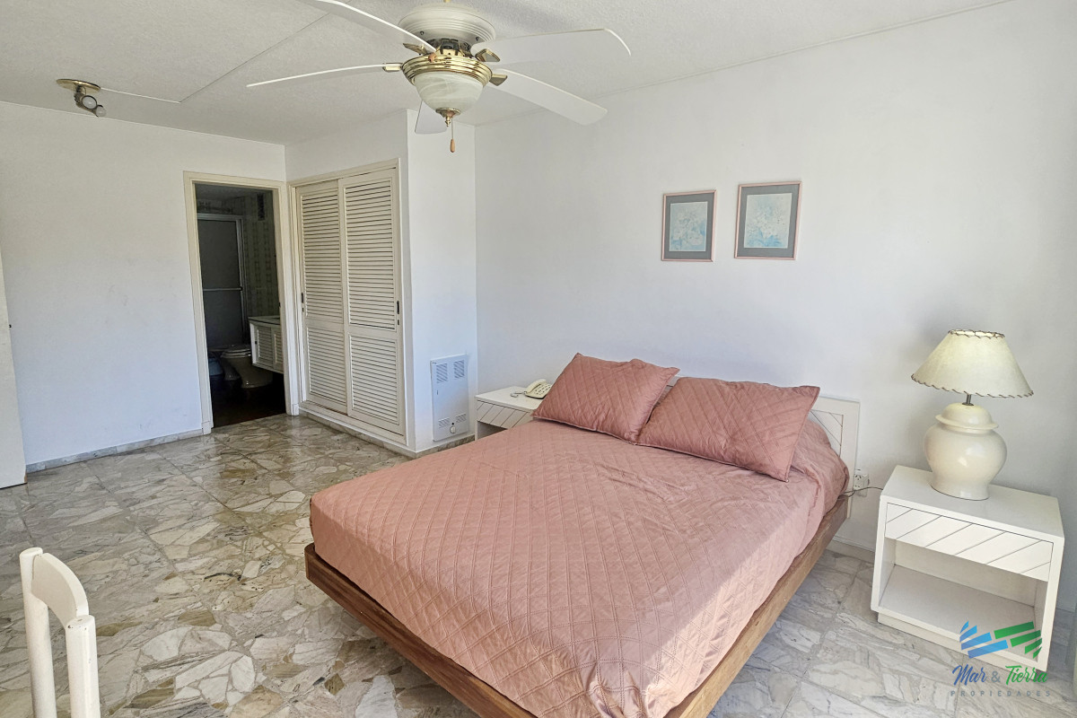 Apartamento ID.142 - Vendo apartamento 2,5 dormitorios en playa mansa, complejo Lincoln Center, Punta del Este.