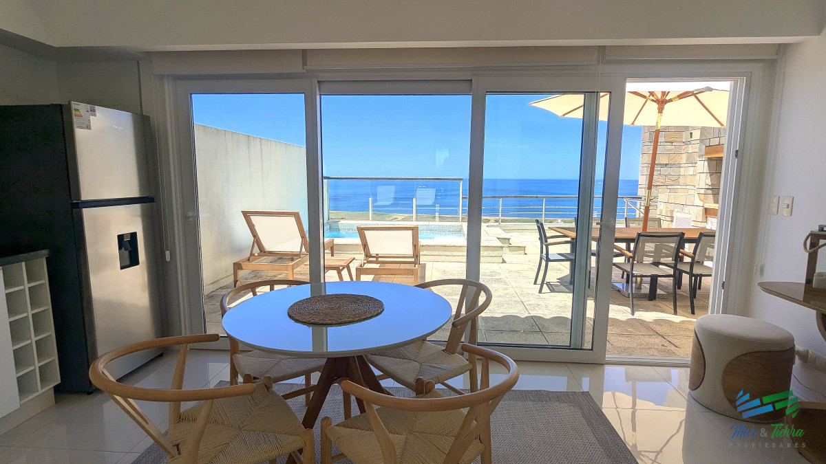 Apartamento ID.4955 - Venta de apartamento Petnhouse 3 dormitorios 3 baños frente al mar, playa MansaPunta del Este 