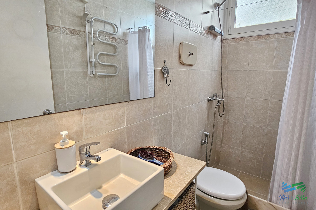 Apartamento ID.4813 - En venta apartamento de 2 dormitorios frente al mar, playa brava, Punta del Este