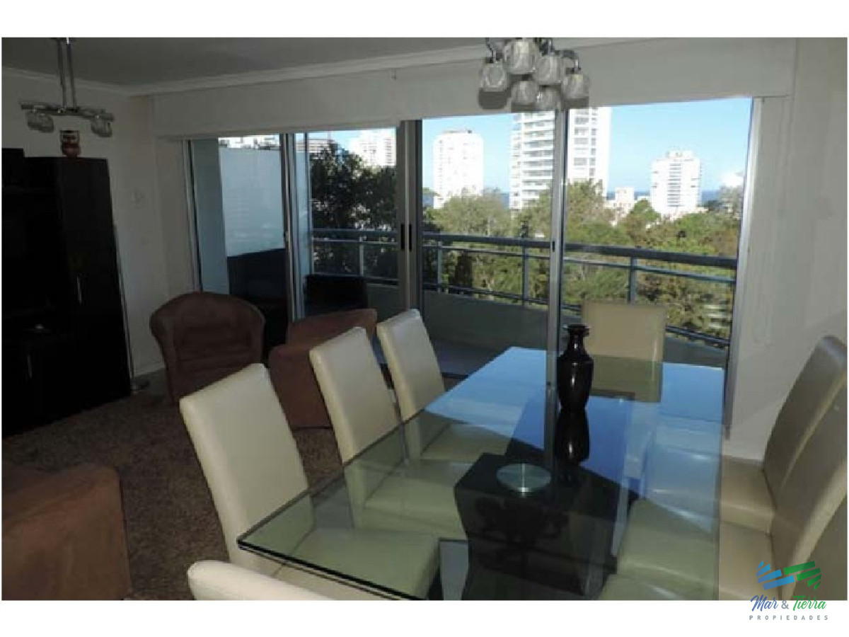 Apartamento ID.2361 - En venta.. Muy lindo apartamento sobre Av. Roosevelt, Punta del Este