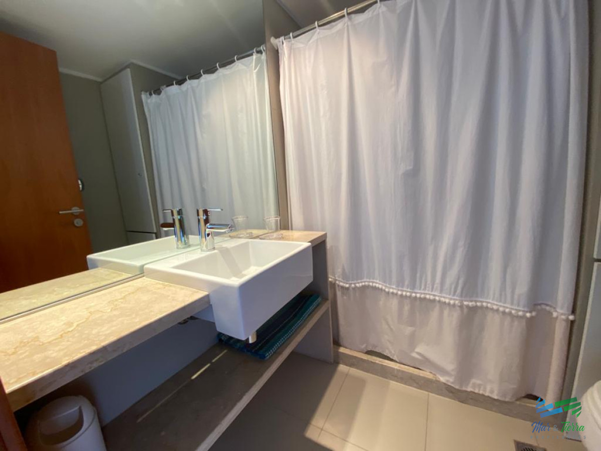 Apartamento ID.2728 - Vendo apartamento 3 dormitorios en brava frente al mar, Punta del Este.