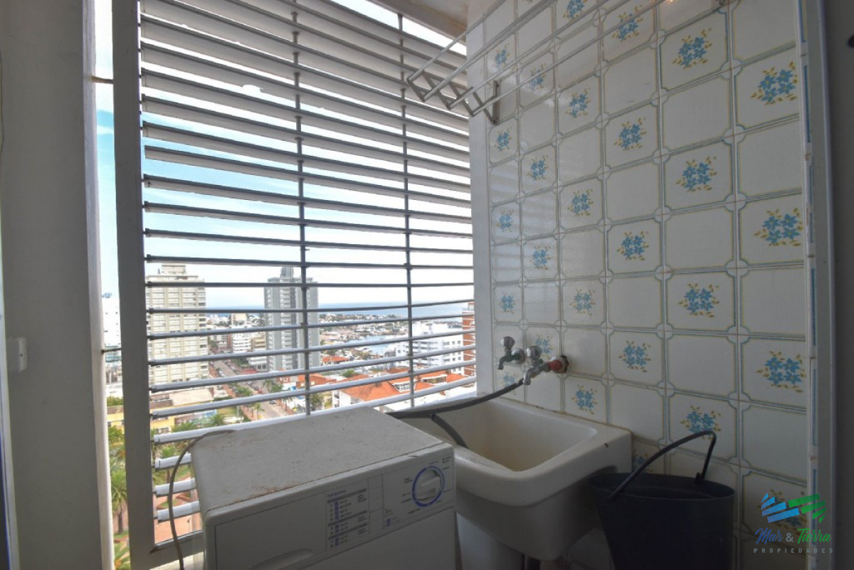 Apartamento ID.2457 - Apartamento de 3 dormitorios con vista al mar ,Punta del Este