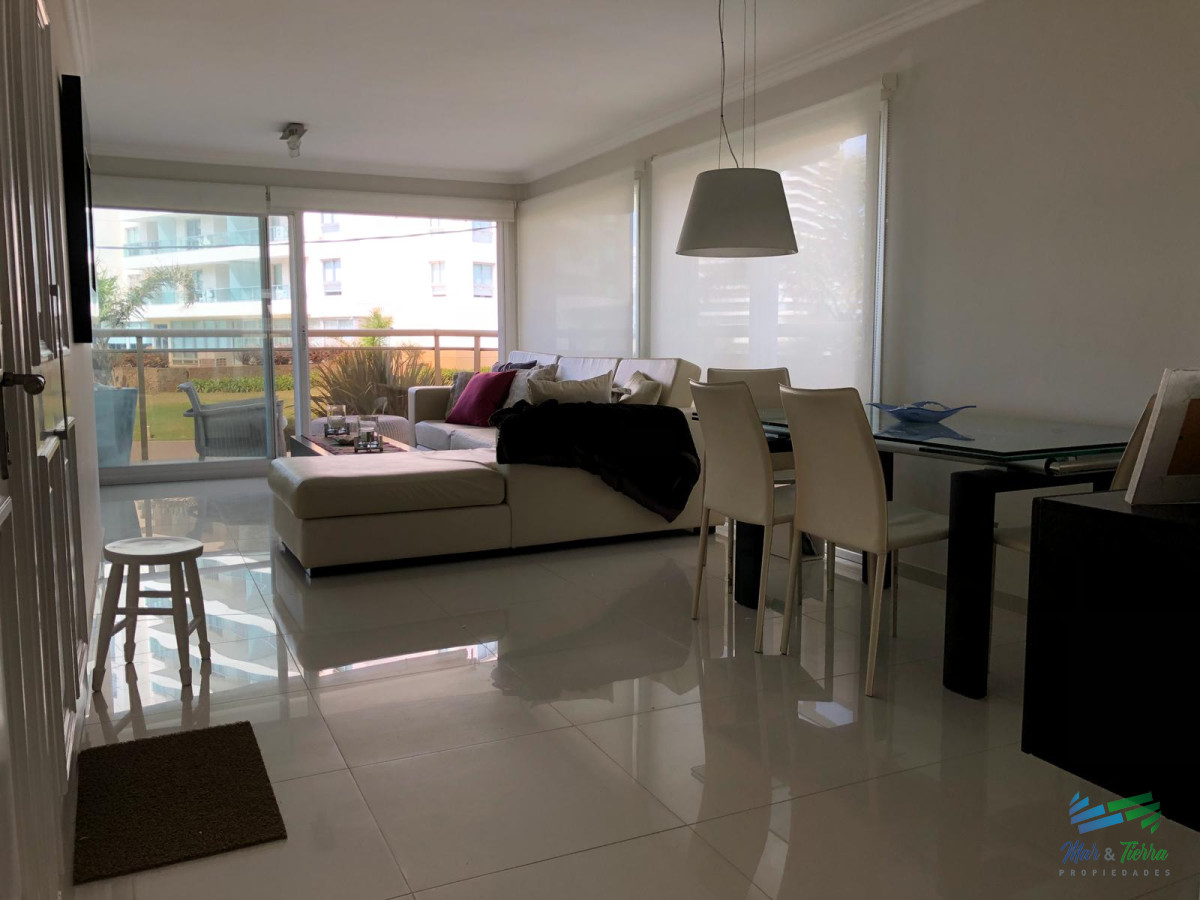 Apartamento ID.2251 - En venta.. excelente oportunidad , edificio con servicios, a pasitos del mar.