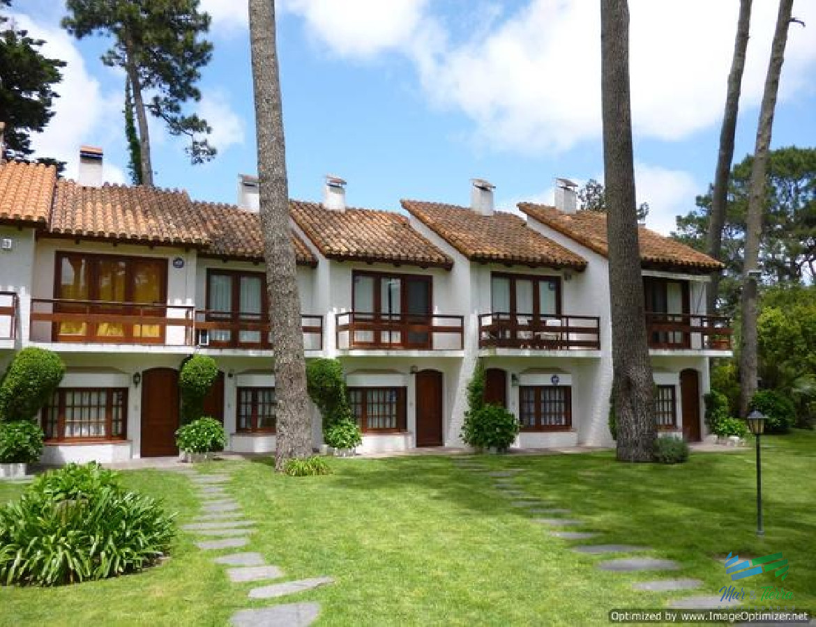 Apartamento ID.2165 - PEDRAGOSA SIERRA (CUADRA DEL FLOREAL ) CÓMODO DUPLEX CON FONDO Y PARRILLERO PROPIO