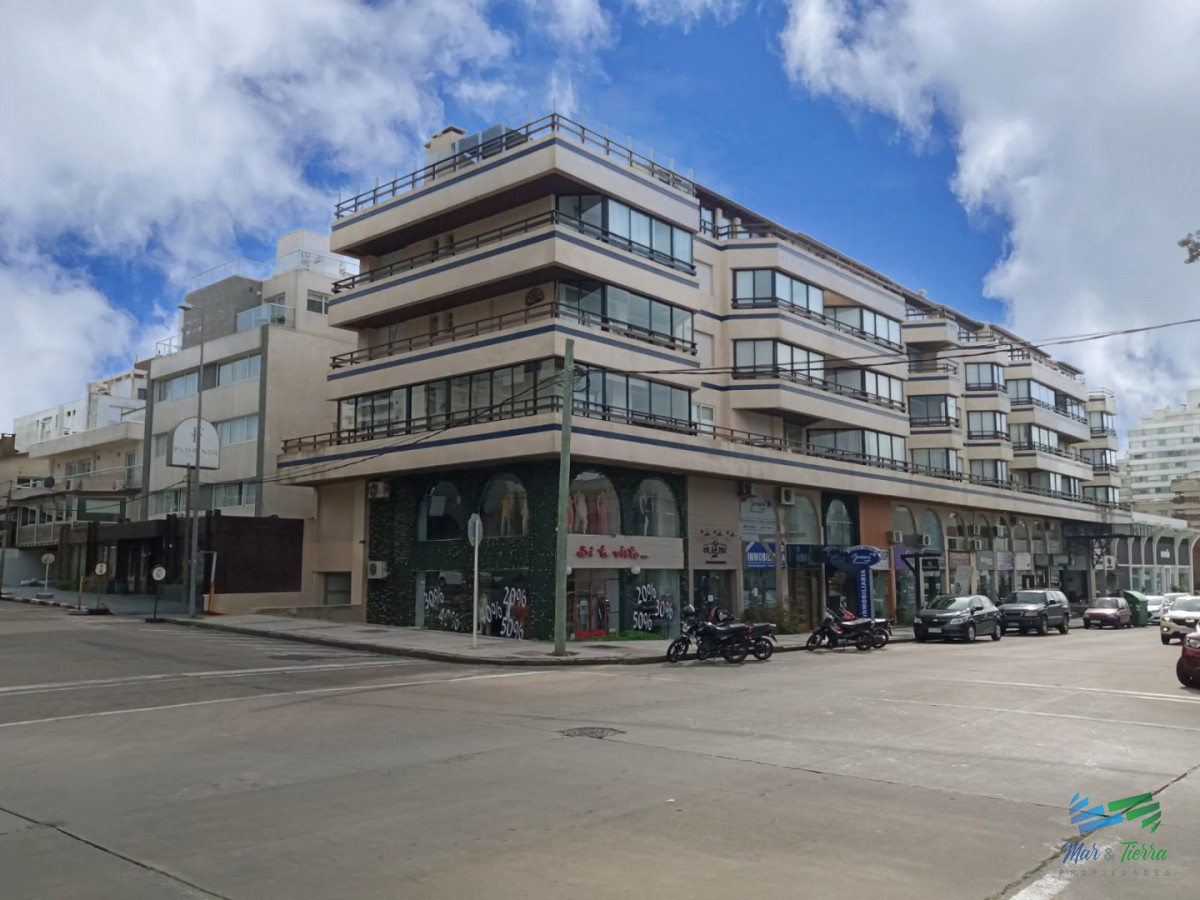 Apartamento ID.5636 - Venta de apartamento 3 dormitorios en península Punta del este 