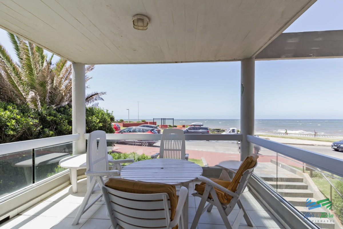Apartamento ID.2489 - Departamento 3 dormitorios en venta, reciclado, frente al mar, Peninsula, Punta Del Este.