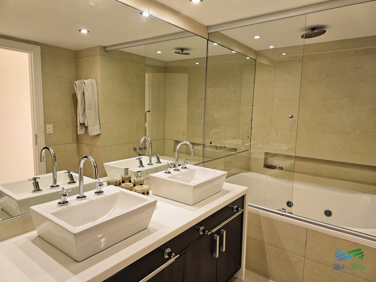 Apartamento ID.4427 - Apartamento en alquiler temporada 2026, frente a la playa, full amenities.