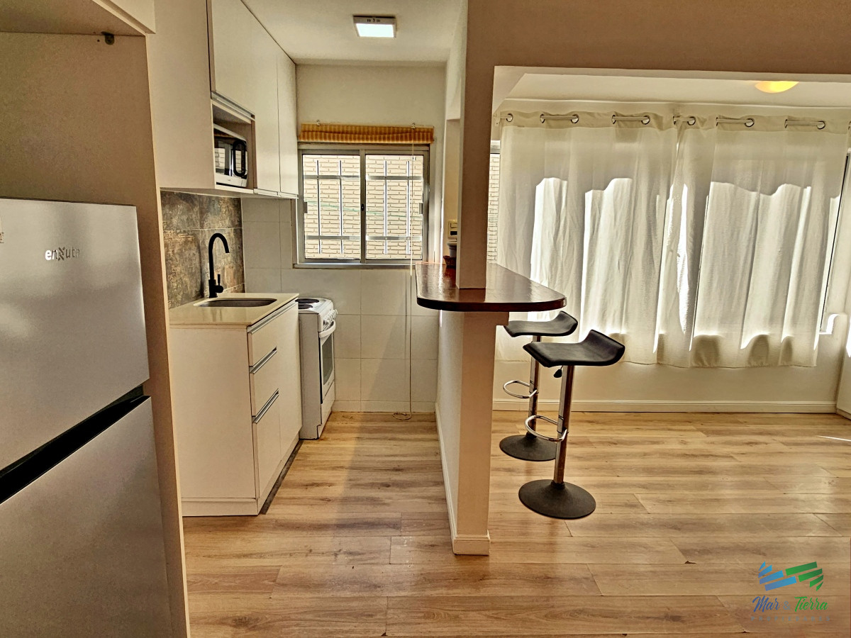 Apartamento ID.2373 - En venta apartamento reciclado, 1 dormitorio y medio con cochera en Peninsula, Punta del Este.
