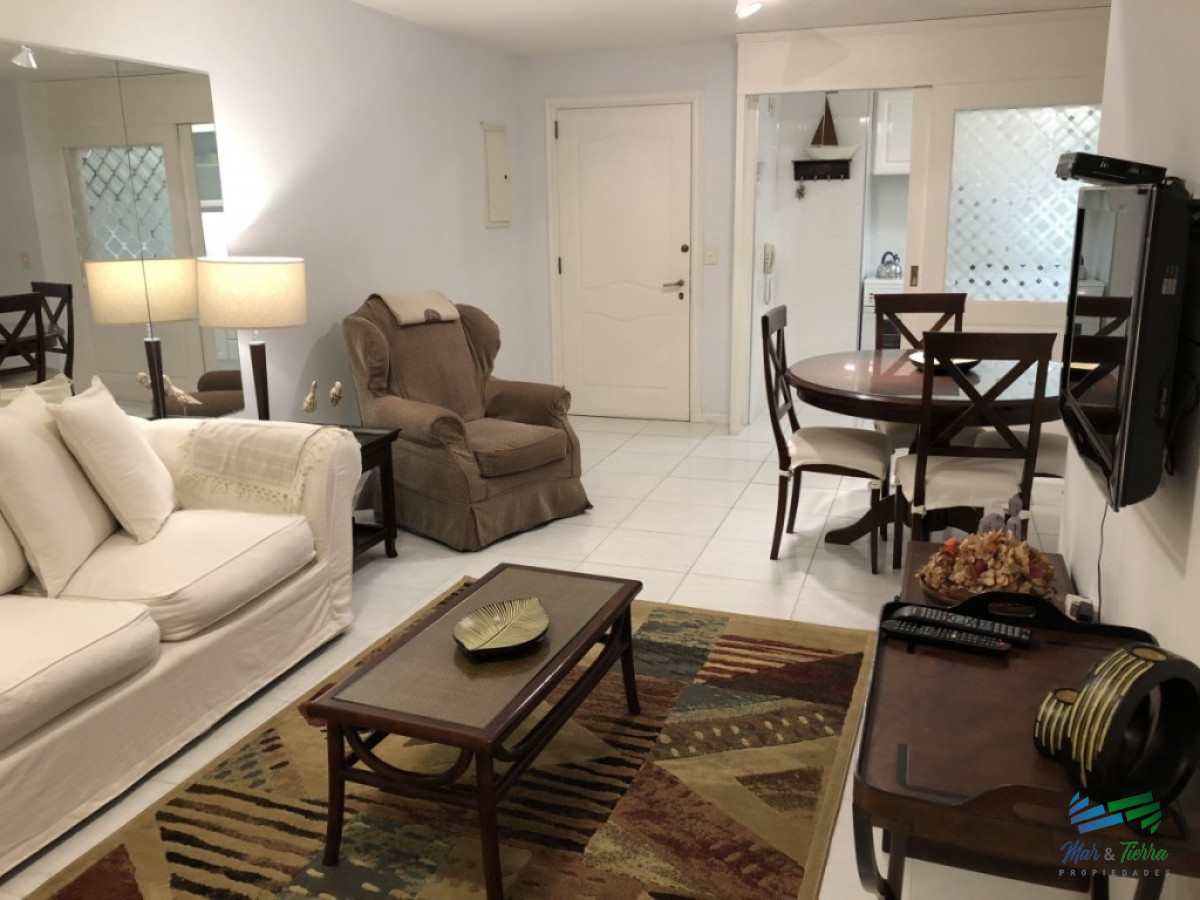 Apartamento ID.2275 - En venta.. piso intermedio, planta amplia muy luminosa, en excelente condiciones.