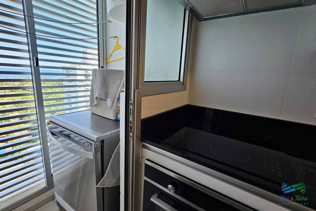 Apartamento ID.5049 - ALQUILER DE INVIERNO, 3 DORMITORIOS SOBRE AV ROOSEVELT, EDIFICIO CON SERVICIOS.