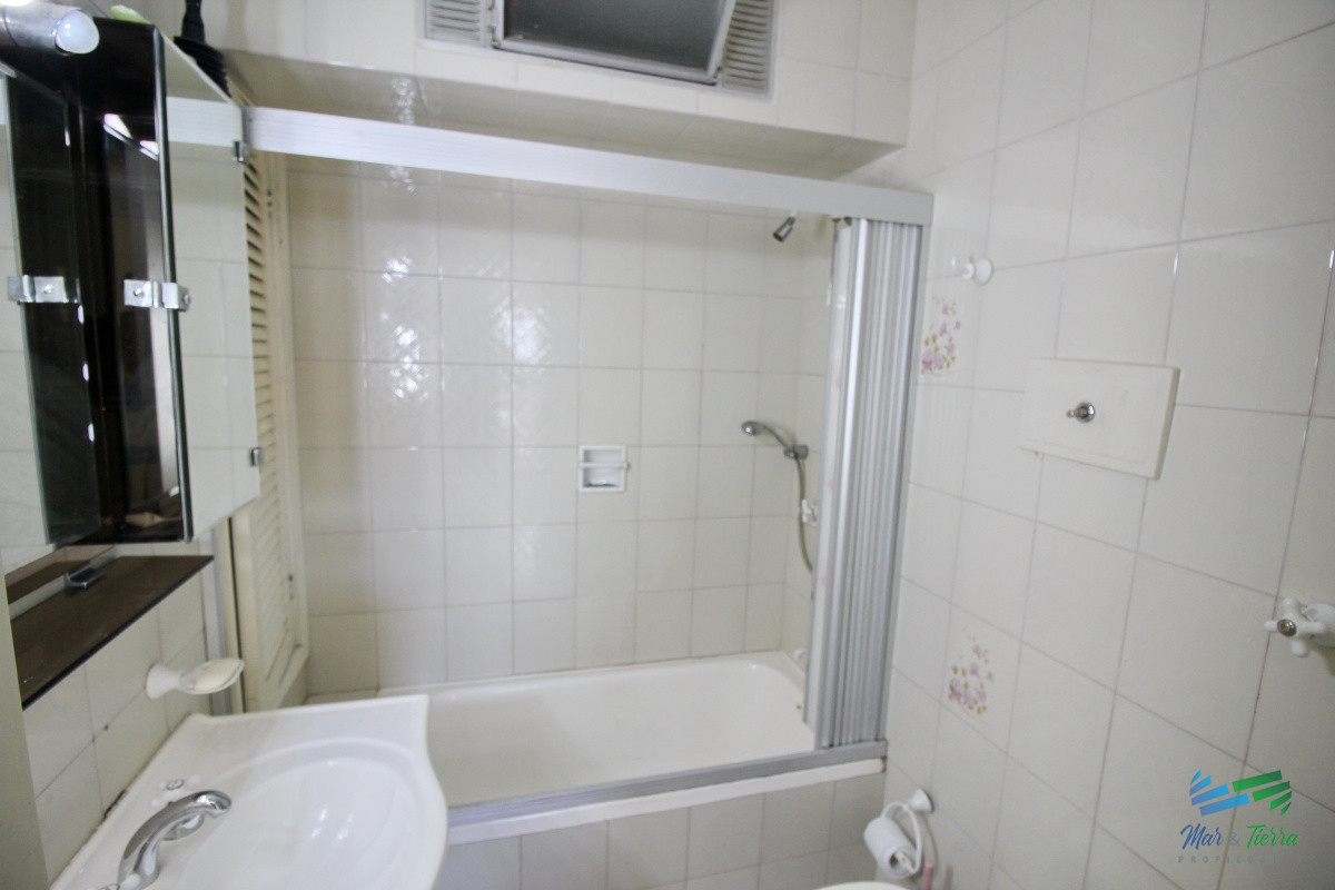 Apartamento ID.2502 - En venta apartamento 3 dormitorios en primera linea sobre Playa Mansa, Punta del Este.