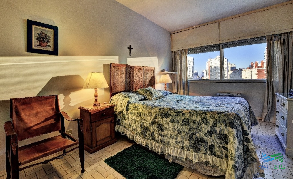 Apartamento ID.2156 - Venta de Apartamento 2 dormitorios en Playa Mansa, Punta del Este.  
