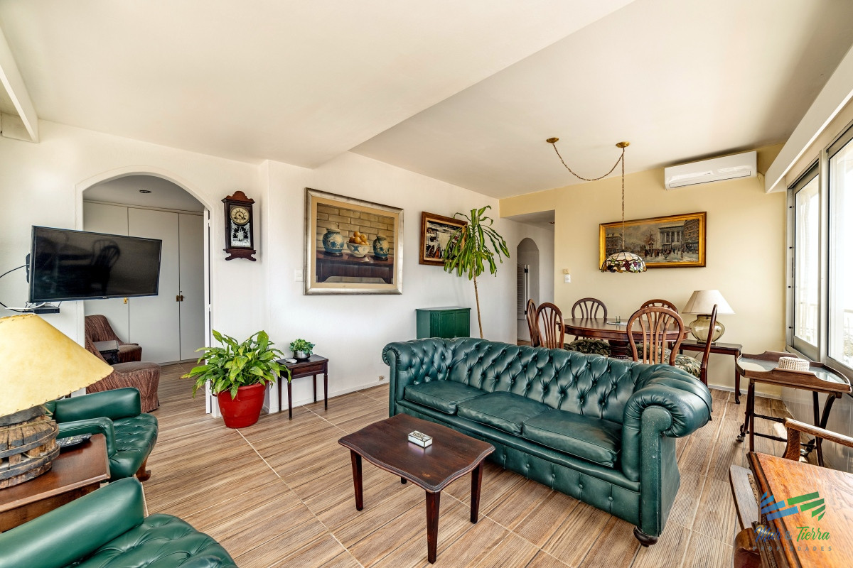 Apartamento ID.4640 - En venta apartamento 2 dormitorios con garaje en Peninsula, Punta del Este.