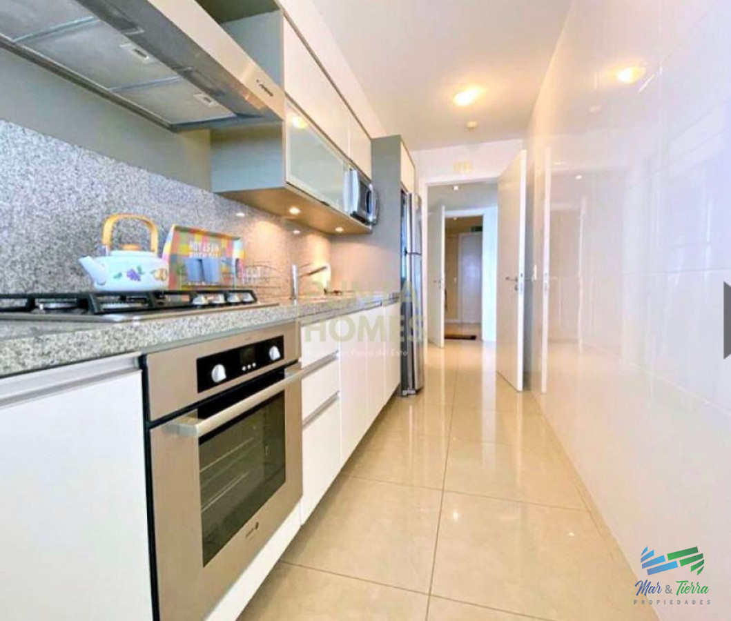 Apartamento ID.3664 - Alquilo apartamento 3 dormitorios frente al mar con servicios, Playa Mansa, Punta del Este