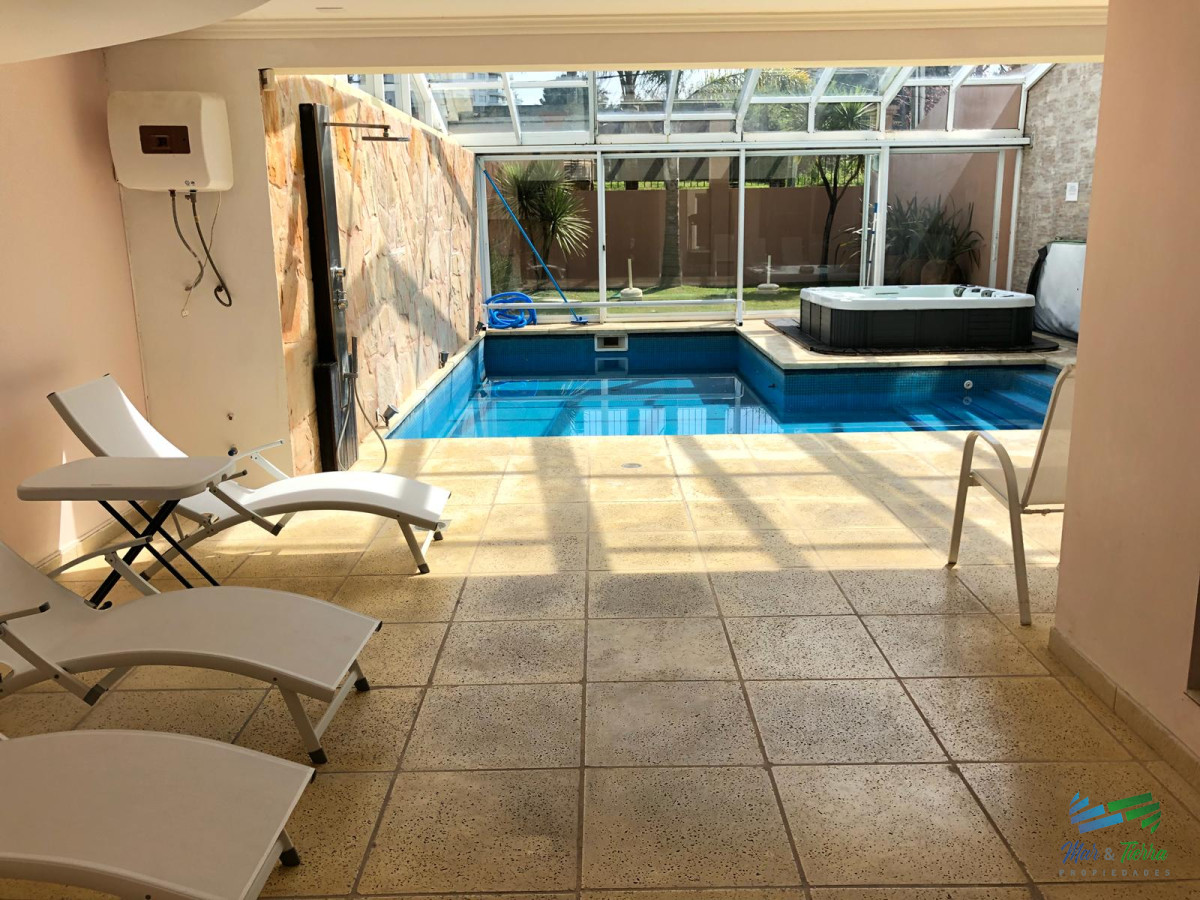 Apartamento ID.2252 - En venta.. excelente oportunidad , edificio con servicios, a pasitos del mar.
