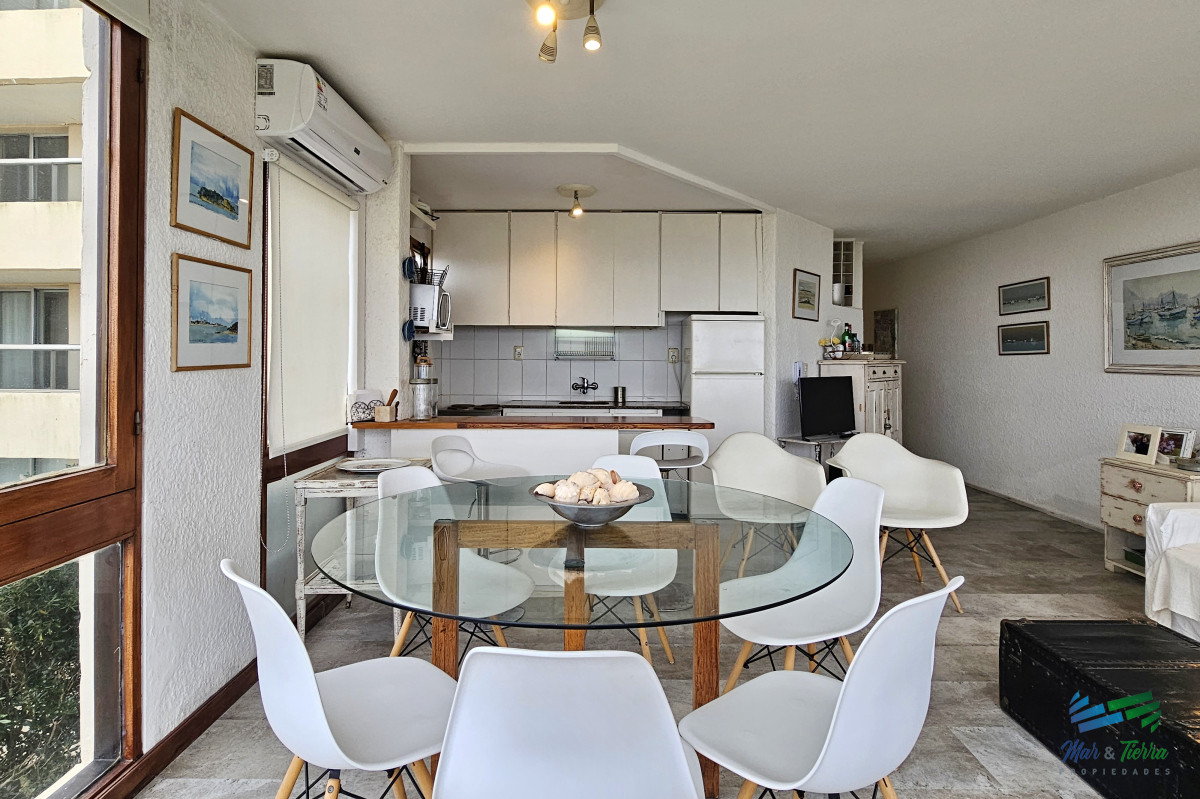 Apartamento ID.4813 - En venta apartamento de 2 dormitorios frente al mar, playa brava, Punta del Este