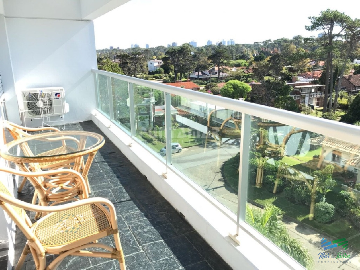 Apartamento ID.2146 - HERMOSO APARTAMENTO CON UNA AMPLIA TERRAZA , UBICADO A UNA CUADRA DE PLAYA MANSA, MUY LINDA VISTA DESPEJADA EN UN ENTORNO DE NATURALEZA Y VERDE.