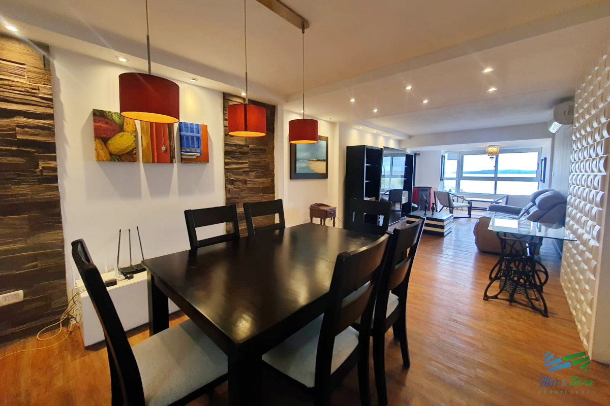 Apartamento ID.5377 - ALQUILER ANUAL, FRENTE LA MANSA, 3 DORMITORIOS COMPLETAMENTE RECICLADO! PUNTA DEL ESTE. 