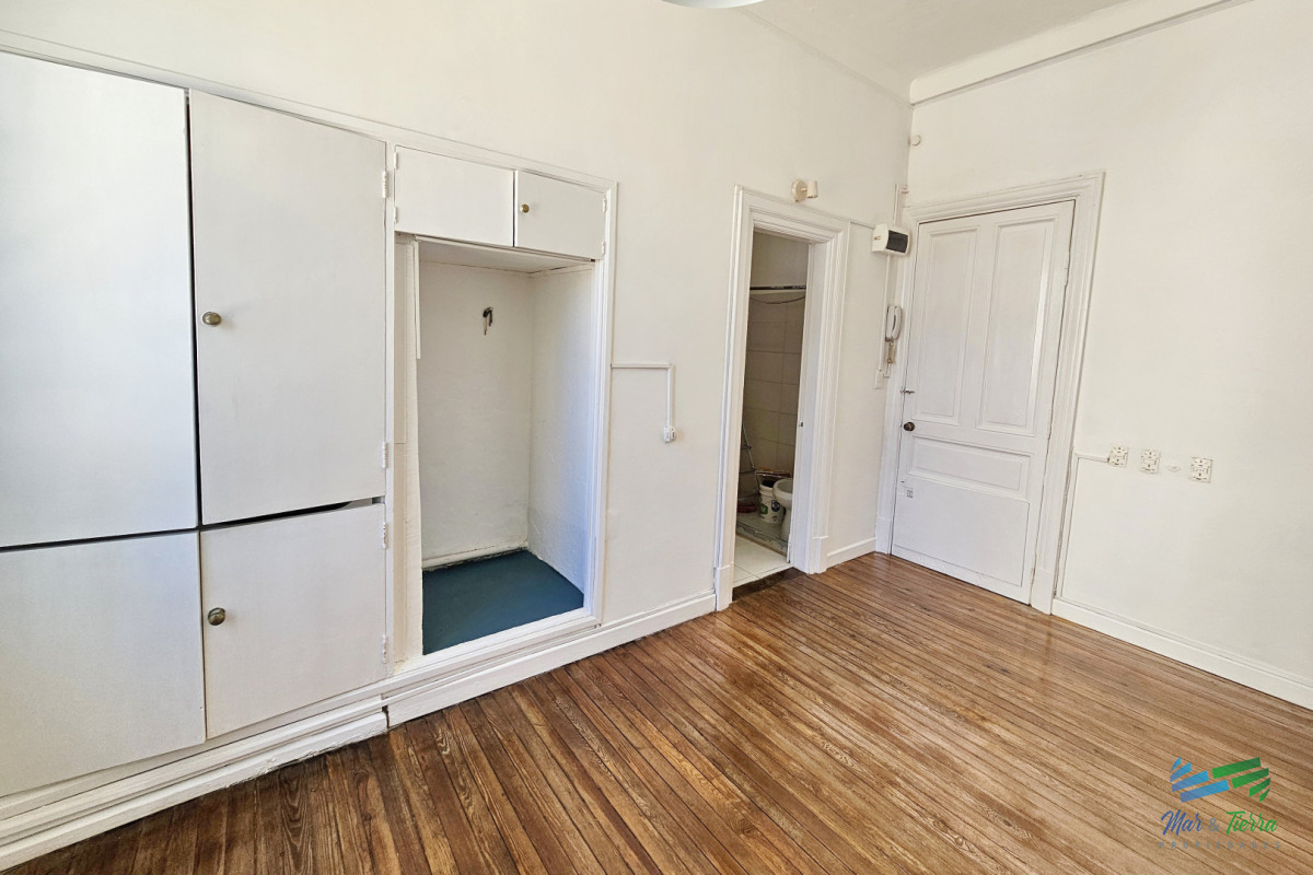 Apartamento ID.5721 - ALQUILER ANUAL Y VENTA EN LA PENÍNSULA, UN DORMITORIO, PUNTA DEL ESTE 