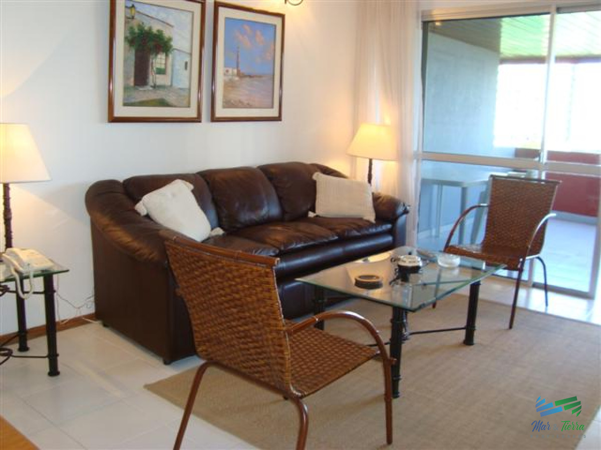 Apartamento ID.4163 - Vendo apartamento 2 dormitorios con vista al mar y servicios, Punta del Este