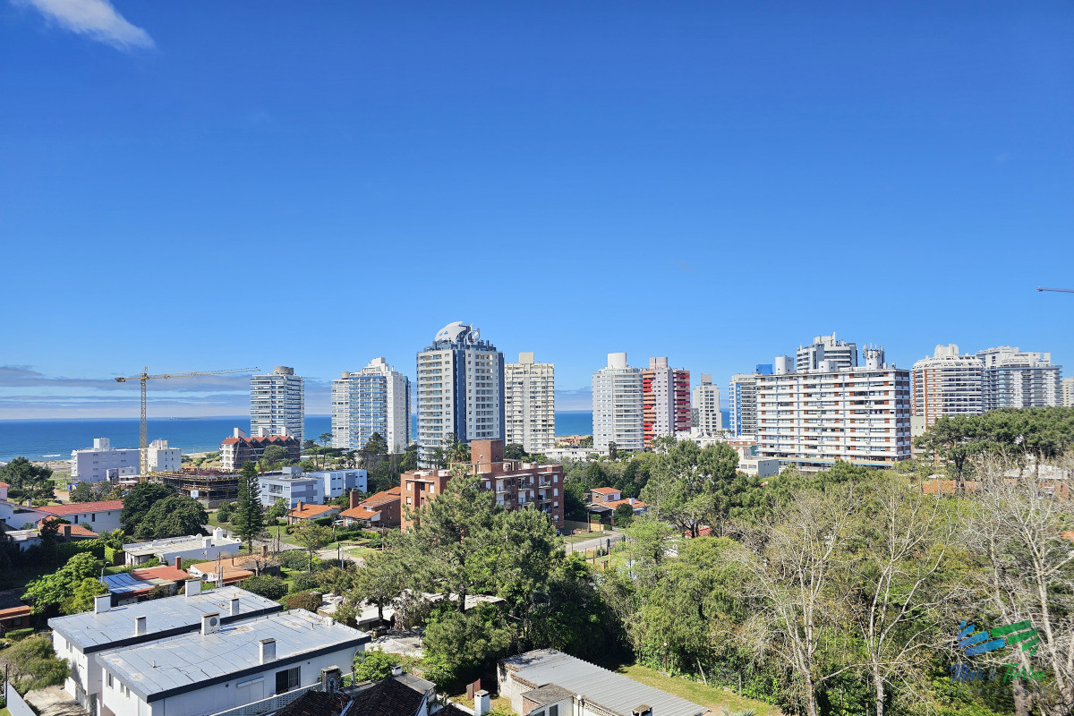 Apartamento ID.3358 - Vendo apartamento de 2 dormitorios. Aidy Grill, Punta del Este
