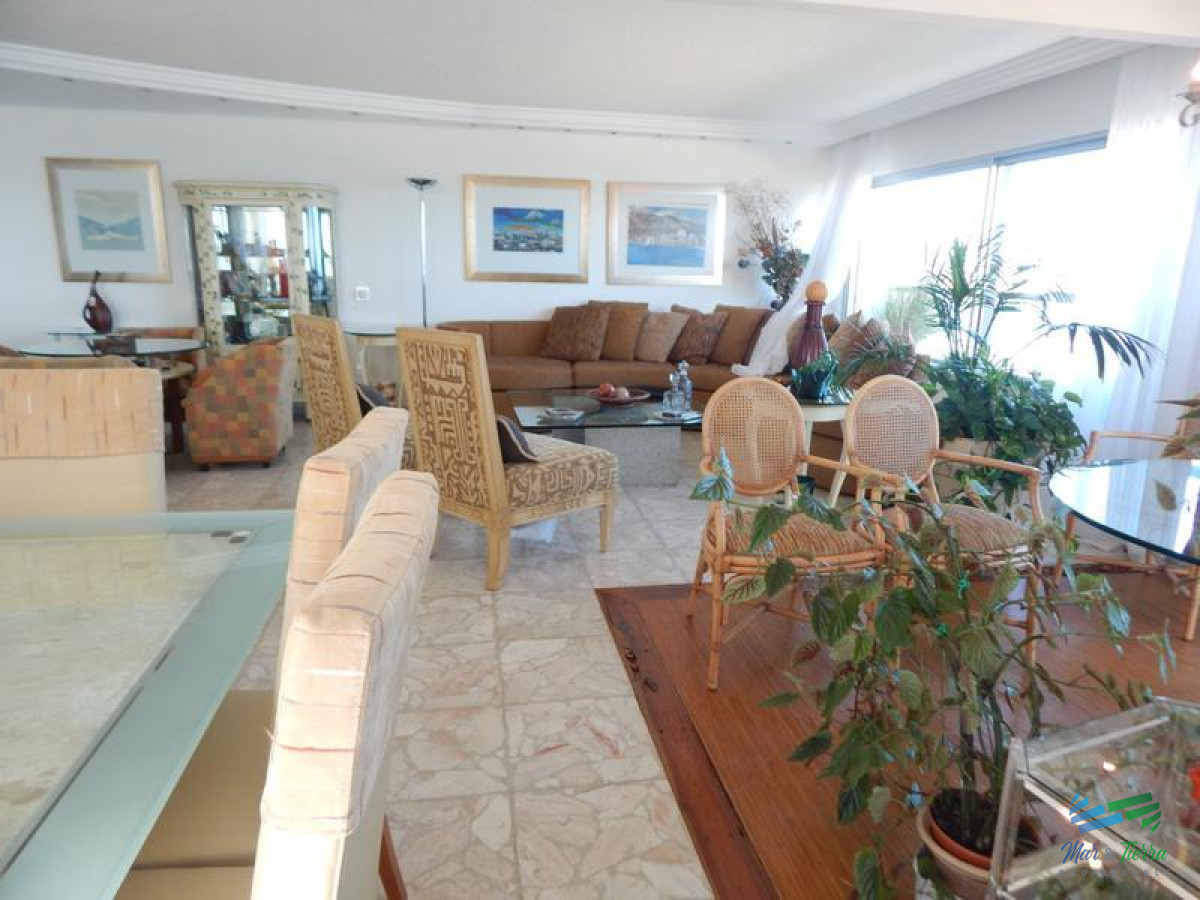 Apartamento ID.2110 - Espectacular planta, reciclada con materiales de primera calidad!!! cuenta 180 m2.