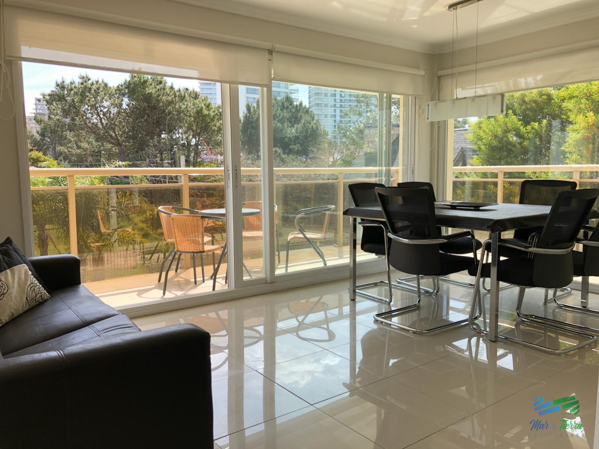 Apartamento ID.2252 - En venta.. excelente oportunidad , edificio con servicios, a pasitos del mar.