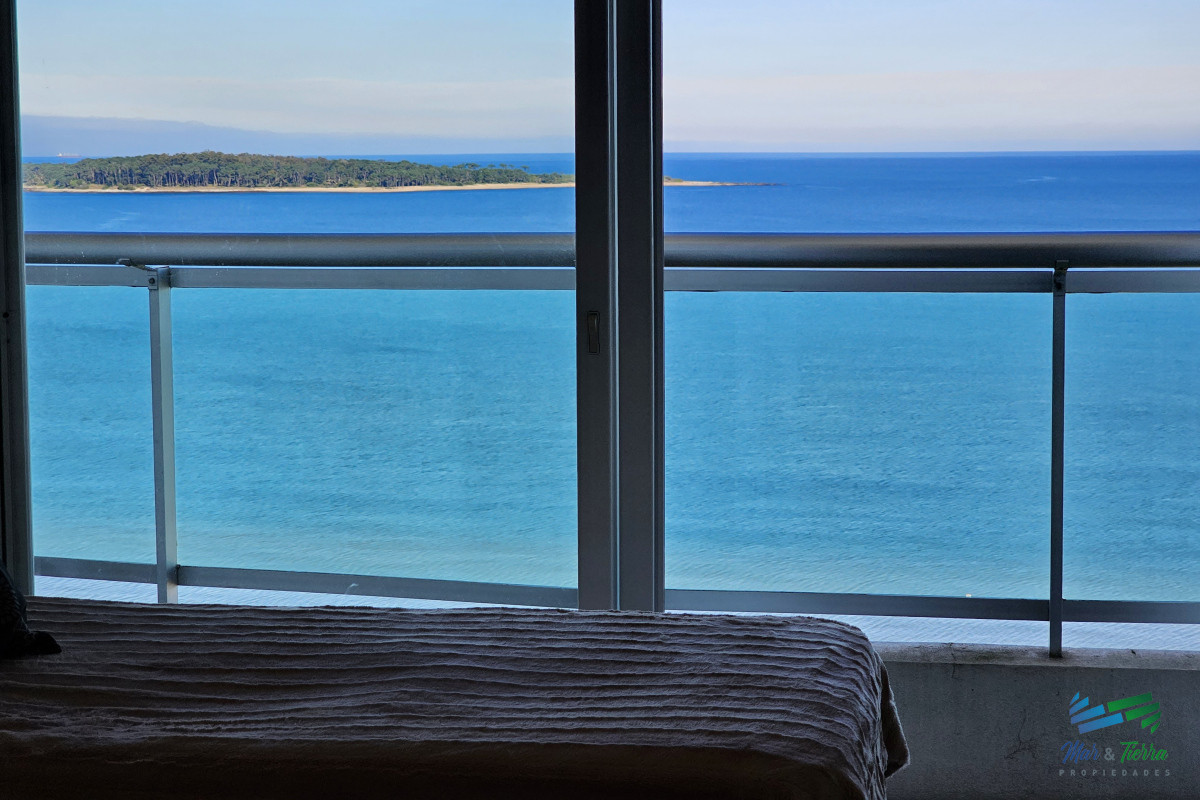 Apartamento ID.3664 - Alquilo apartamento 3 dormitorios frente al mar con servicios, Playa Mansa, Punta del Este