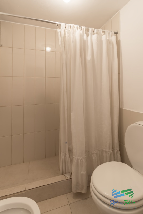 Apartamento ID.2489 - Departamento 3 dormitorios en venta, reciclado, frente al mar, Peninsula, Punta Del Este.