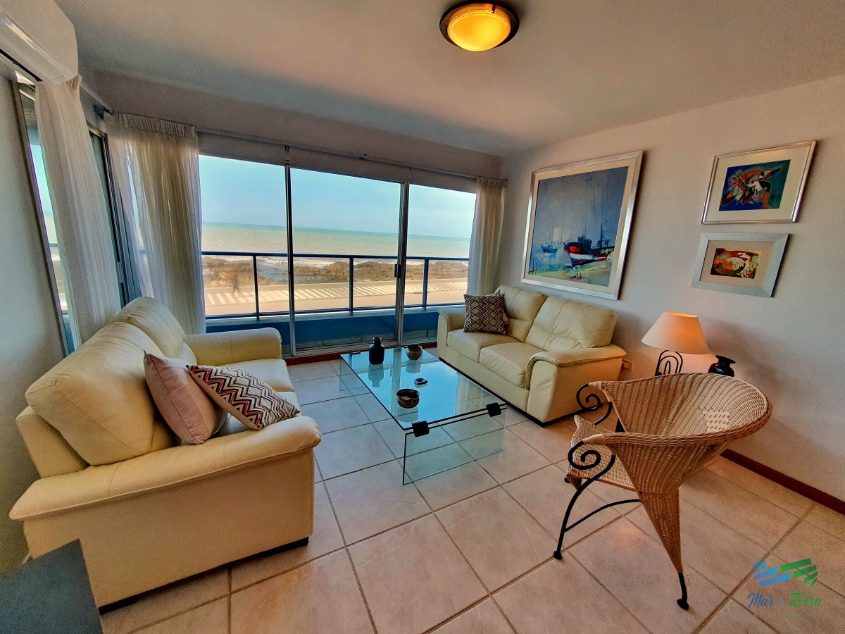 Apartamento ID.183 - Vendo o alquilo apartamento 3 dormitorios en primera línea en Penínsulta, Punta del Este 