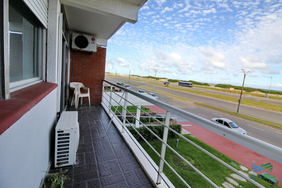 Apartamento ID.1182 - VENDO APTO EN LA BRAVA, VISTA DIRECTA AL MAR, PUNTA DEL ESTE 