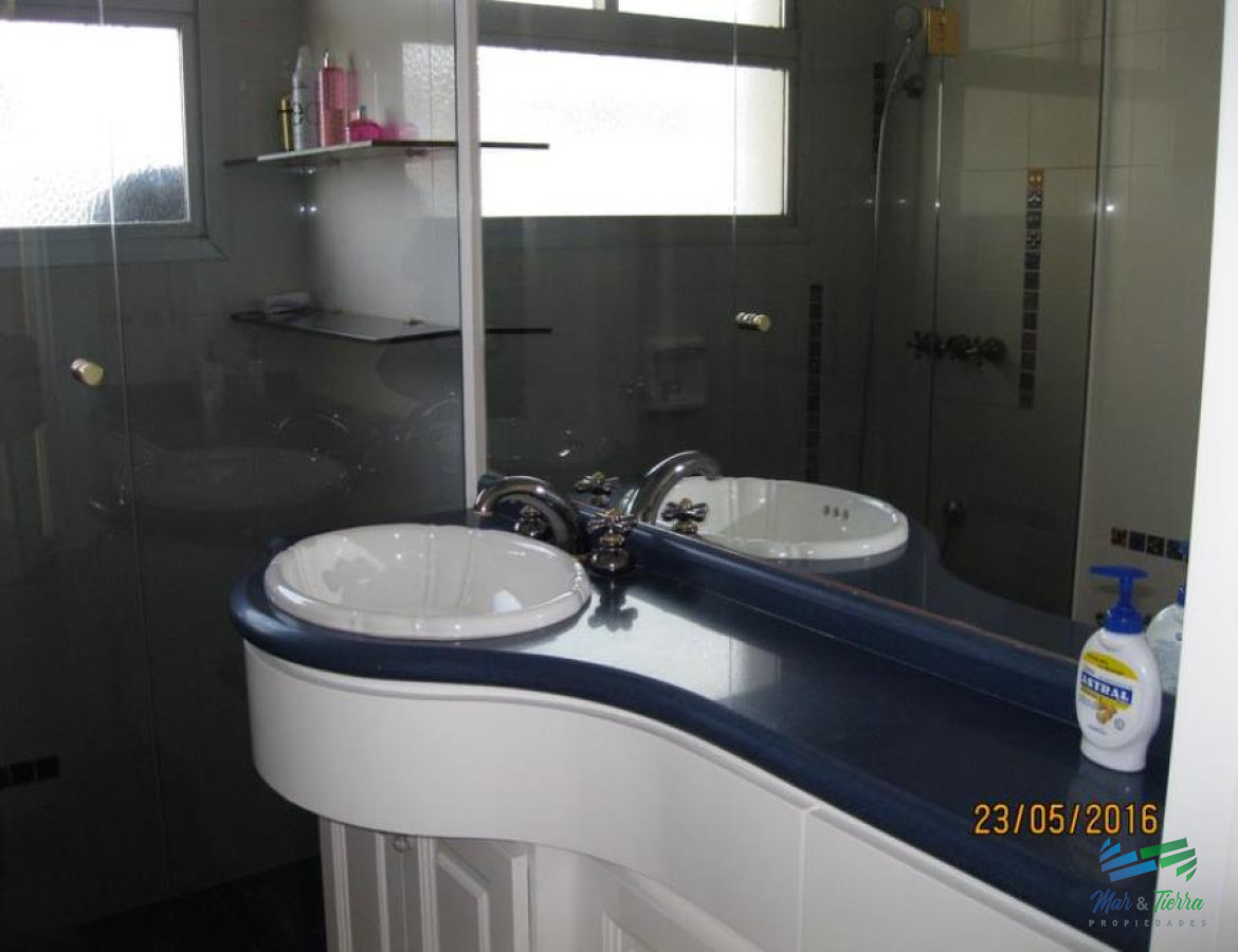 Apartamento ID.2601 - Vendo apartamento 4 dormitorios frente al puerto, con la mejor vista, Peninsula, Punta del Este.