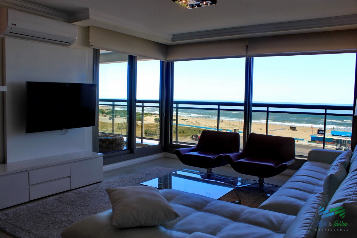 Apartamento ID.2338 - Apartamento de 3 dormitorios, primera linea frente al mar, en alquiler y venta, Punta del Este