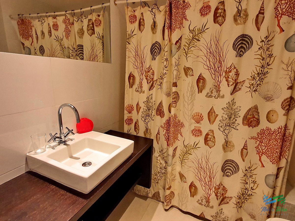 Apartamento ID.3064 - Vendo apartamento de 3 dormitorios y 3 baños. Rincón del Indio, Punta del Este.