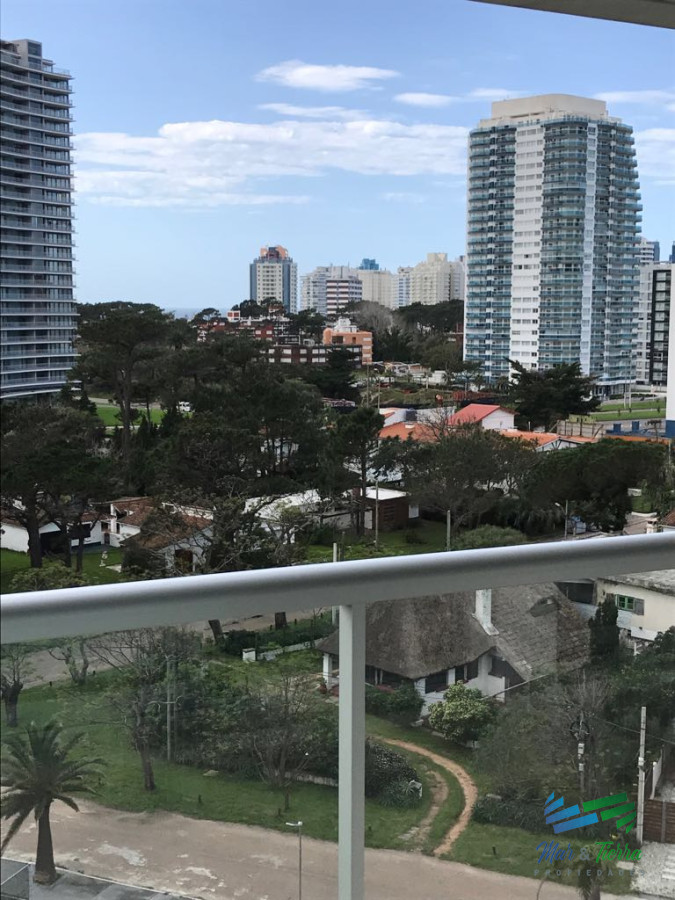 Apartamento ID.2961 - En venta.. piso alto , torre de categoría con excelente ubicación y servicios.