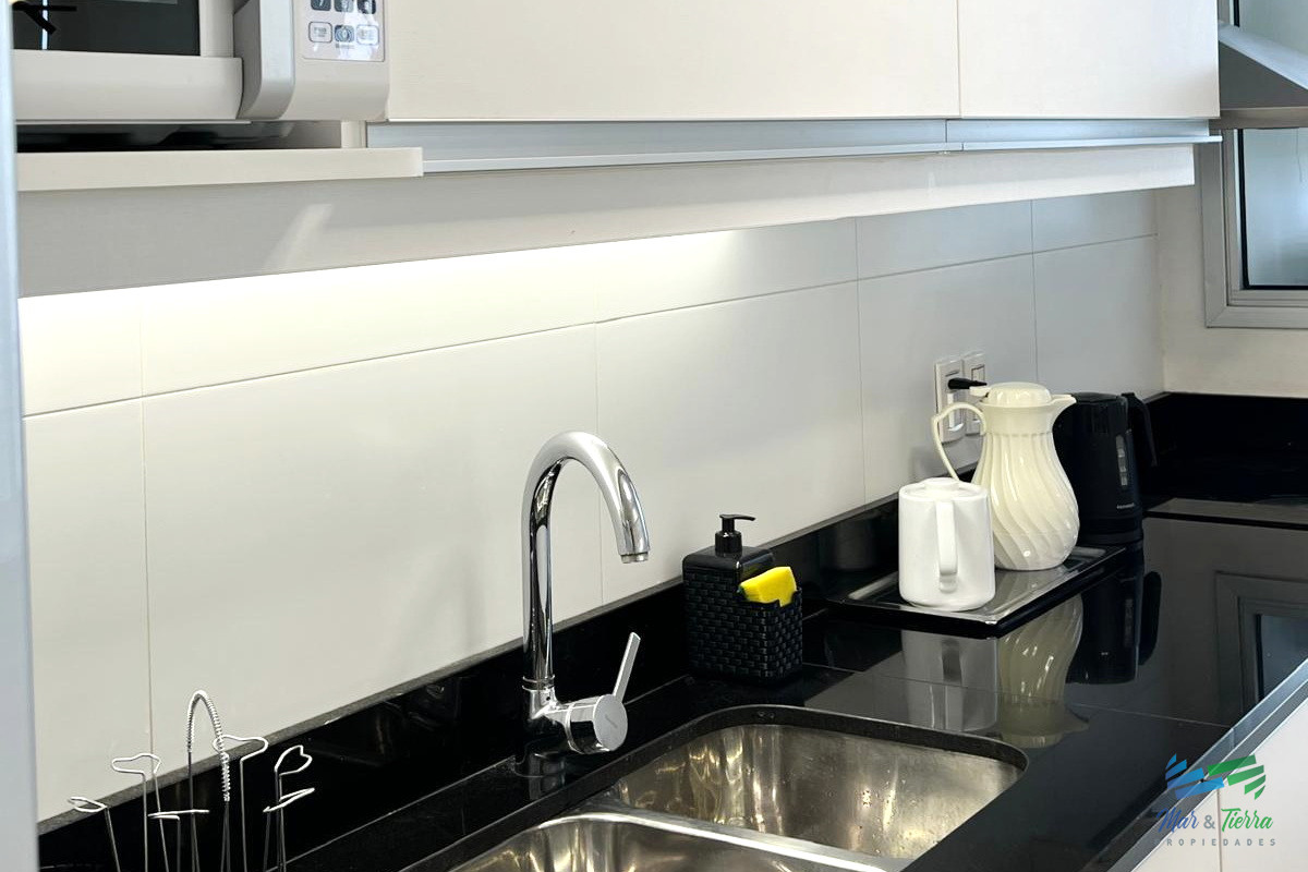 Apartamento ID.5097 - APARTAMENTO DOS DORMITORIOS, MODERNO, ALQUILER INVERNAL, SOBRE AV. ROOSEVELT, PUNTA DEL ESTE. 