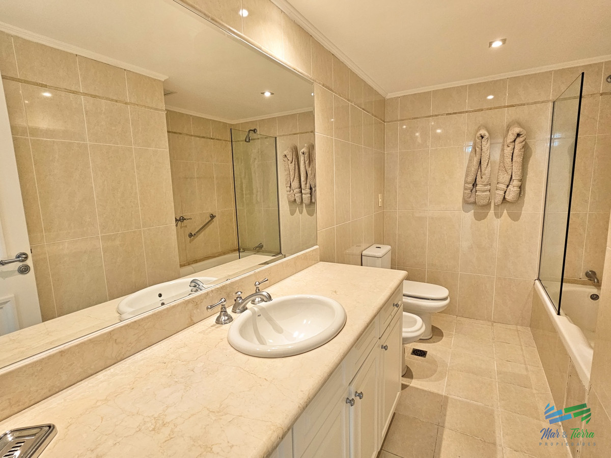 Apartamento ID.4440 - APARTAMENTO EN ALQUILER. TEMPORADA 2025, PLAYA MANSA, PUNTA DEL ESTE 