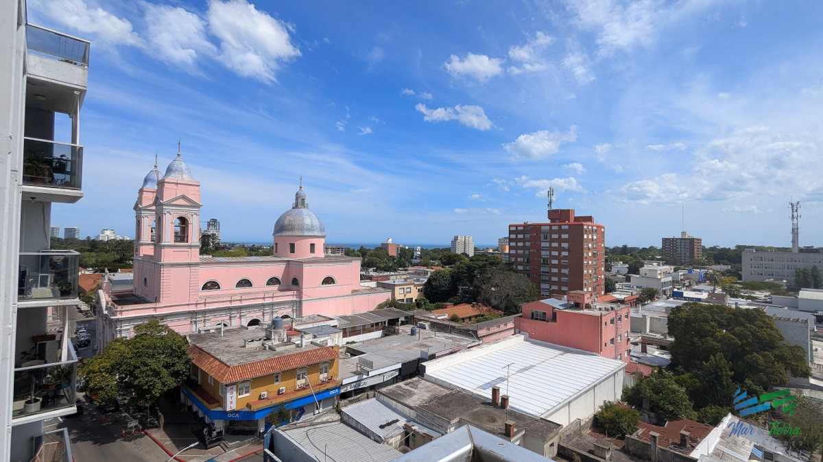 Apartamento ID.2664 - OPORTUNIDAD!!! Vendo apartamento 2 dormitorios en centro de Maldonado, piso alto con balcón.