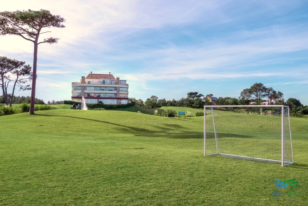 Apartamento ID.4209 - VENTA de apartamento de 2 dormitorios sobre playa Mansa de Punta del Este