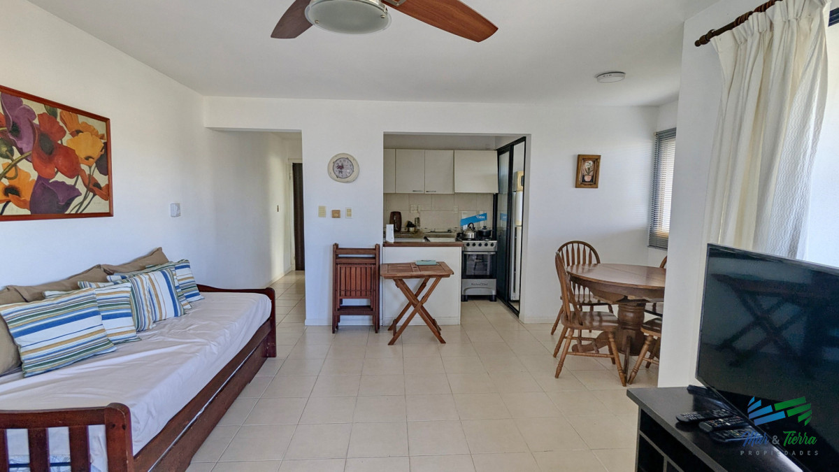 Apartamento ID.2326 - Venta de apartamento 1 dormitorio esquinero con balcon y cochera sobre Roosevelt