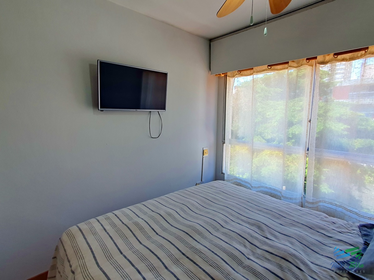 Apartamento ID.775 - Alquilo apartamento 2 dormitorios con parrillero propio en Península, Punta del Este