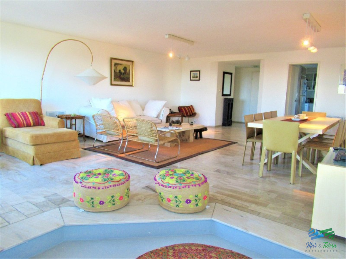 Apartamento ID.1513 - Dpto.reciclado, amplio y luminoso, con vistas de casi 360º.