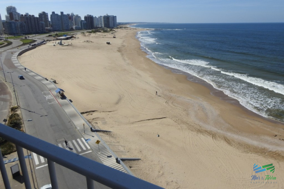 Apartamento ID.2201 - Oportunidad en venta Apartamento en piso alto, con vista franca al mar!!!, 