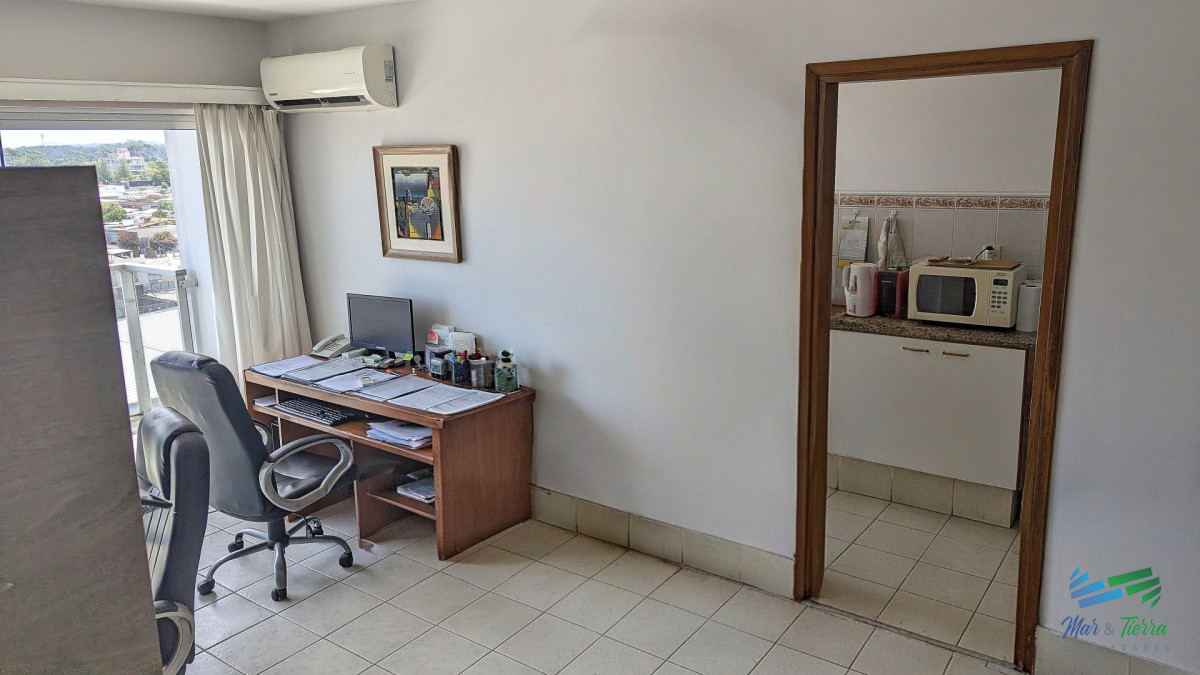 Apartamento ID.2664 - OPORTUNIDAD!!! Vendo apartamento 2 dormitorios en centro de Maldonado, piso alto con balcón.