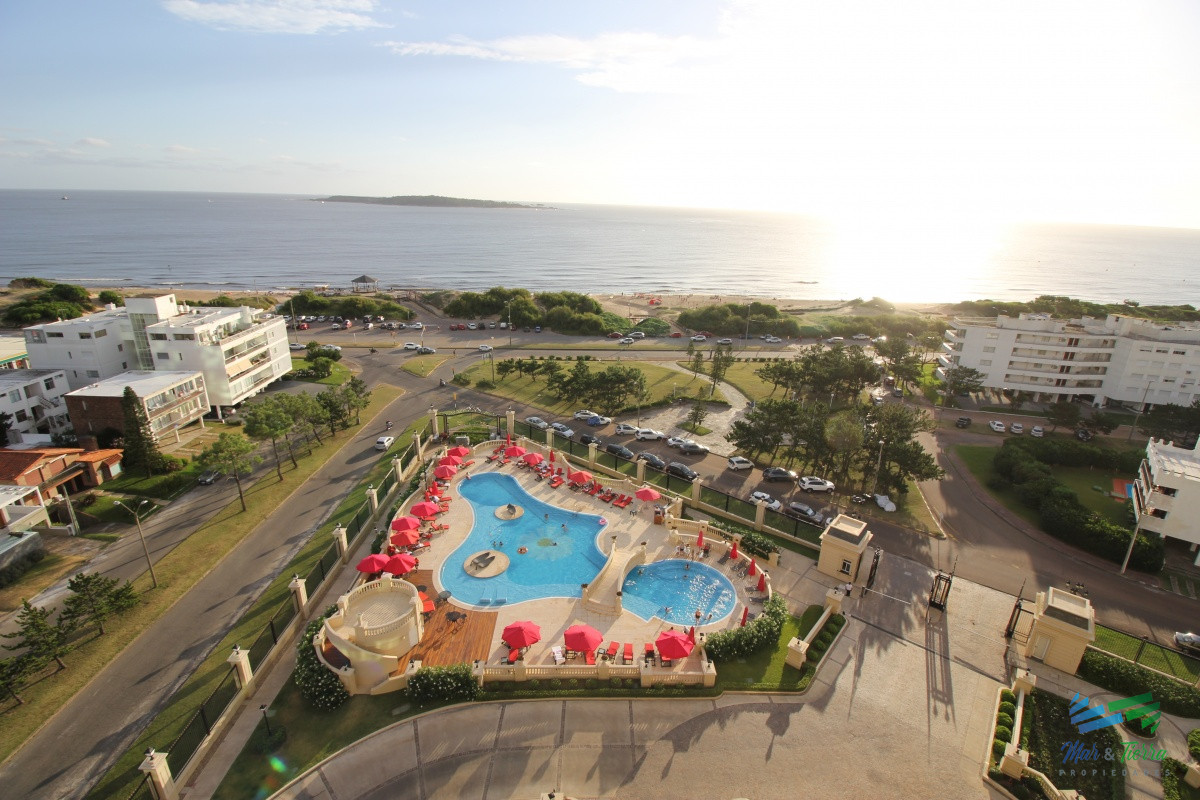 Apartamento ID.2446 - APARTAMENTO EN VENTA DE 3 DORMITORIOS + SERVICIO, PLAYA MANSA, PUNTA DEL ESTE 