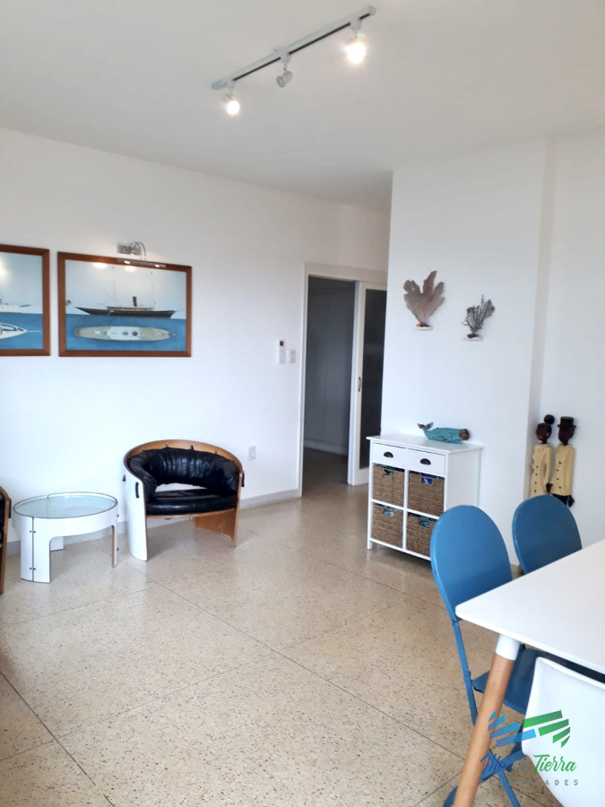 Apartamento ID.1405 - Oportunidad en venta con vista al mar, totalmente reciclado
