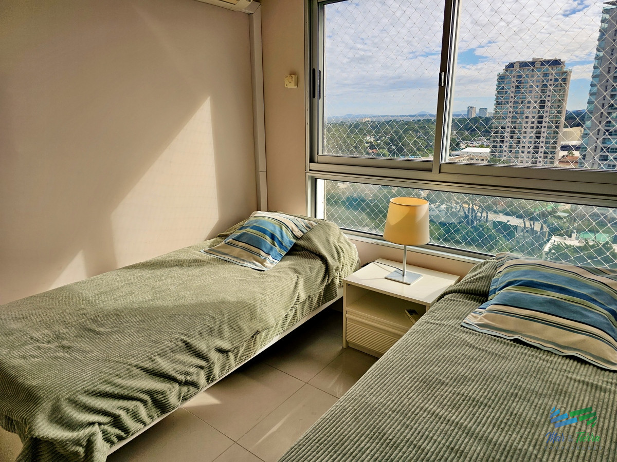 Apartamento ID.4128 - Vendo apartamento en Ocean Drive 2 dormitorios, excelentes servicios, Punta del Este