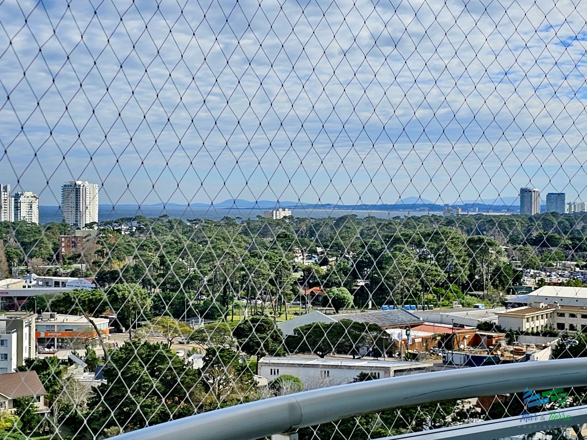 Apartamento ID.4128 - Vendo apartamento en Ocean Drive 2 dormitorios, excelentes servicios, Punta del Este