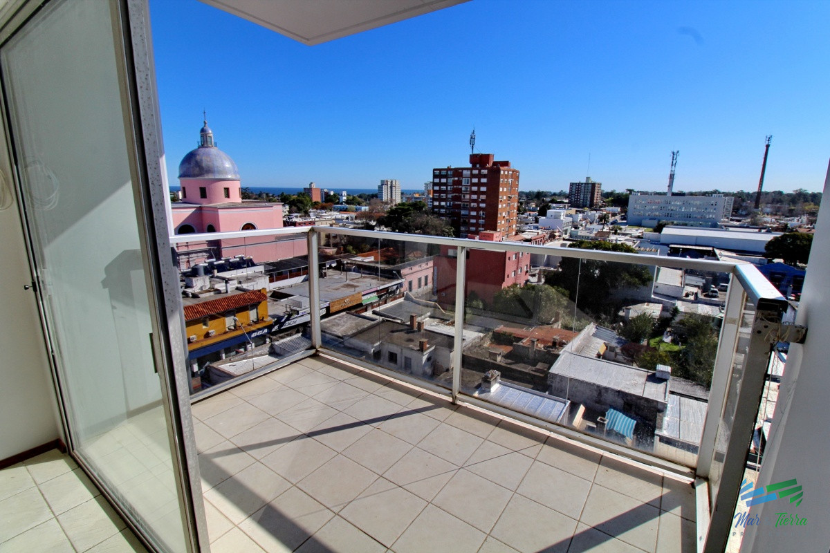 Apartamento ID.2664 - OPORTUNIDAD!!! Vendo apartamento 2 dormitorios en centro de Maldonado, piso alto con balcón.